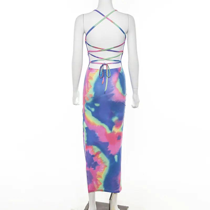 Backless Bodycon Dress with Halter Neck Design.