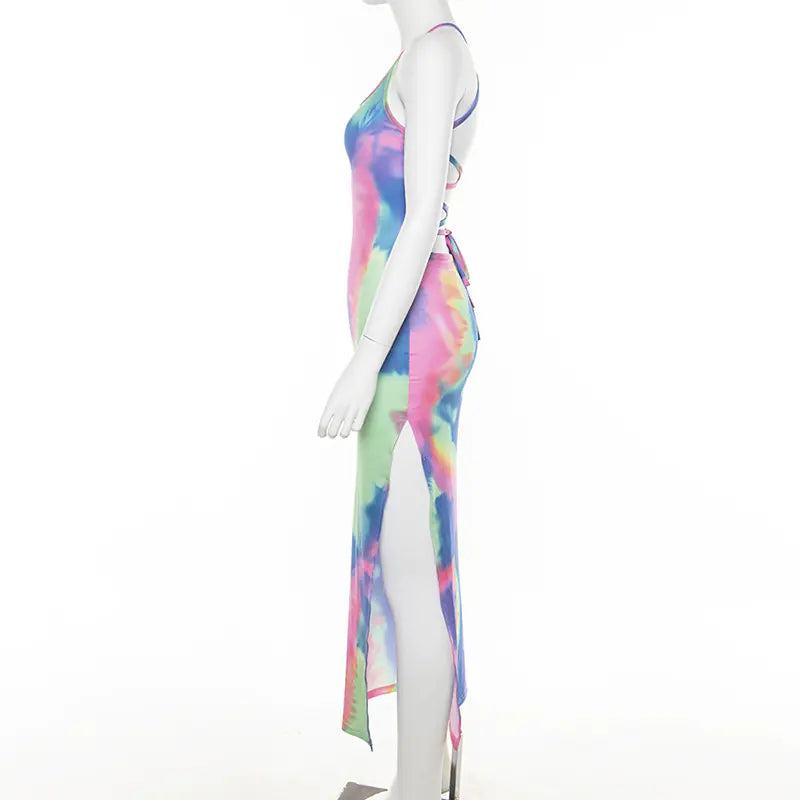 Backless Bodycon Dress with Halter Neck Design.